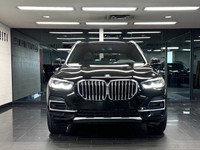 The 2022 BMW X5 xDrive40i combines luxury and performance, featuring a powerful 3.0L turbo engine an... (image 2)