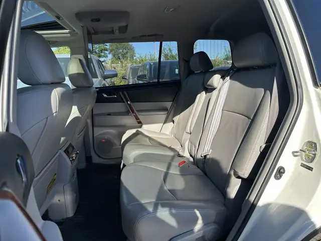 2012 Toyota Highlander Limited in Cars & Trucks in Mississauga / Peel Region - Image 41