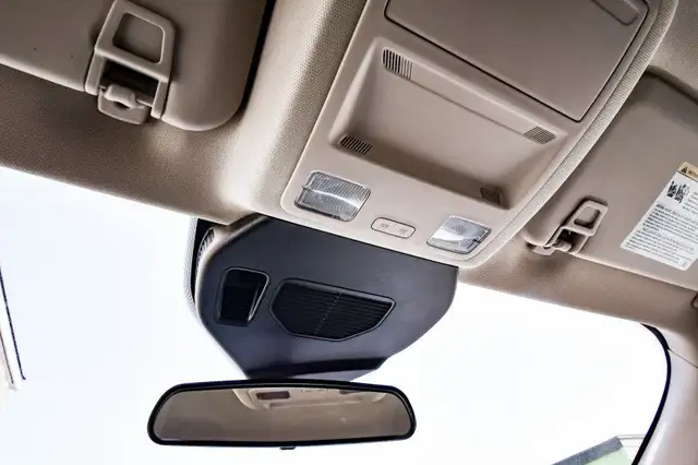 2020 Ford Escape SE • HEATED SEATS • CP/AA • NAV • PARK ASSIST in Cars & Trucks in Ottawa - Image 31