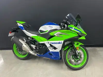 KAWASAKI NINJA 500 SE 40e anniversaire 2024 Faites votre déclaration avec la toute nouvelle moto spo...