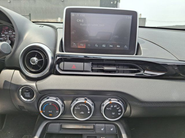 2017 FIAT 124 Spider Lusso | 6 Speed Manual | Leather | Navi in Cars & Trucks in Guelph - Image 4