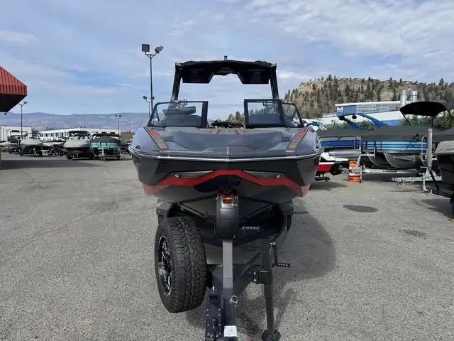 2025 Supra SV 450 in Powerboats & Motorboats in Saskatoon - Image 6