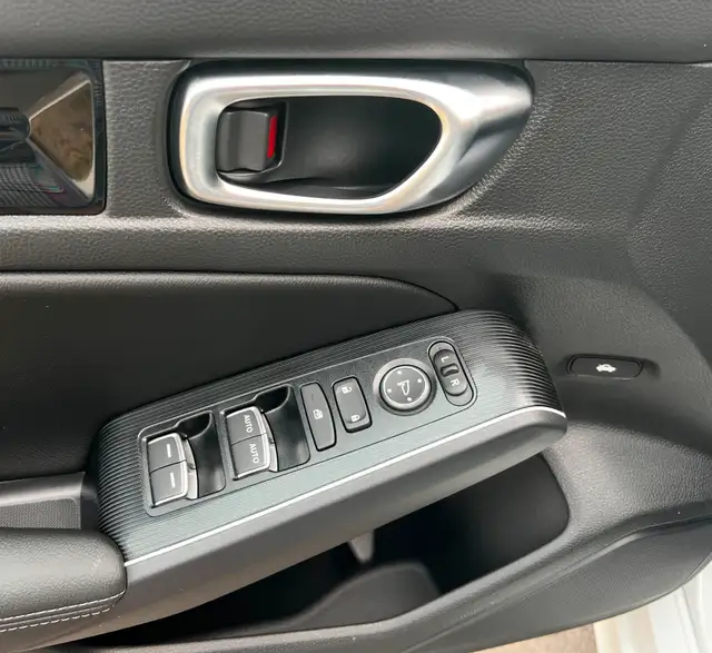 2025 Honda Civic Hybrid Sport Touring **POWER MOONROOF**AMAZI... dans Autos et camions dans Grande Prairie - Image 4