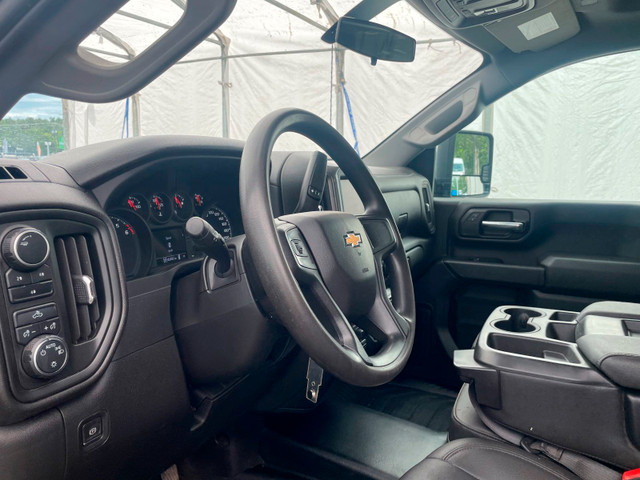 2023 Chevrolet Silverado 2500HD WT CREW 4X4 V8 *BOITE 8 PI* GR R in Cars & Trucks in Laurentides - Image 3