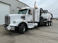 2016 Freightliner 122SD Sleeper Combo wash/vac tank