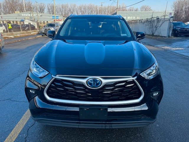 2021 Toyota Highlander in Cars & Trucks in City of Montréal - Image 2