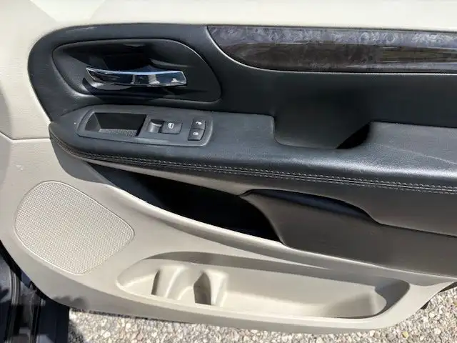 2017 Dodge Grand Caravan SXT 7 PASS Sto'N'Go 75K SUPER NICE in Cars & Trucks in Calgary - Image 14