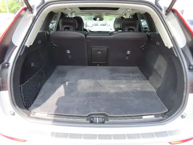2022 Volvo XC60 Recharge T8 eAWD PHEV Inscription Expression - L dans Autos et camions dans Région d’Oakville/Halton - Image 34