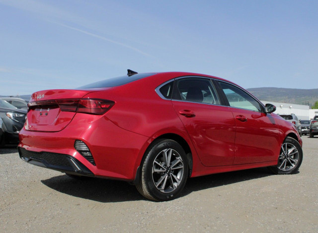 2022 Kia Forte in Cars & Trucks in Penticton - Image 4