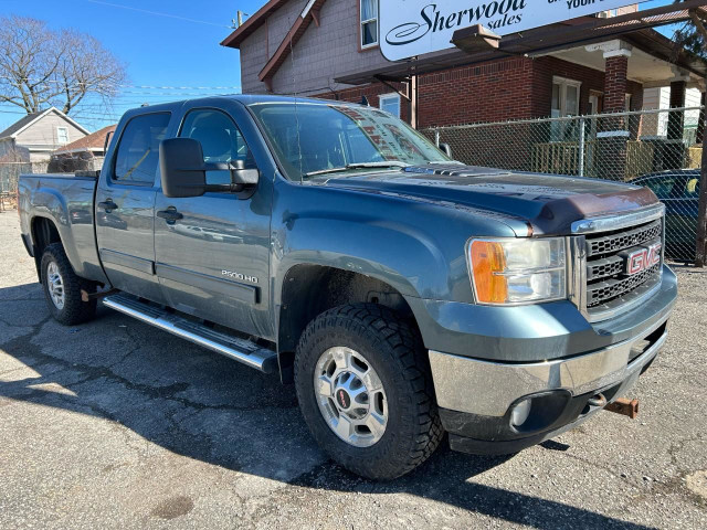 2011 GMC Sierra 2500 SLE in Cars & Trucks in Windsor Region - Image 4