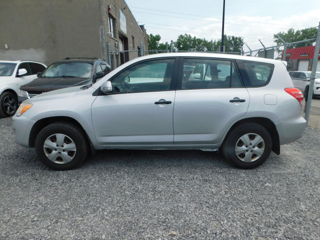 Toyota RAV4 Base I4 2WD 2010 in Cars & Trucks in City of Montréal - Image 3