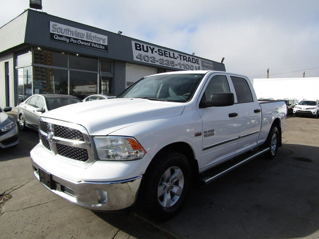 2017 Ram 1500 ST 4WD CREW CAB 5.7L HEMI in Cars & Trucks in Calgary - Image 4
