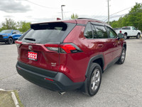 No reported accidents. Equipped with power seat, power liftgate, sunroof, heated seats, heated steer... (image 6)