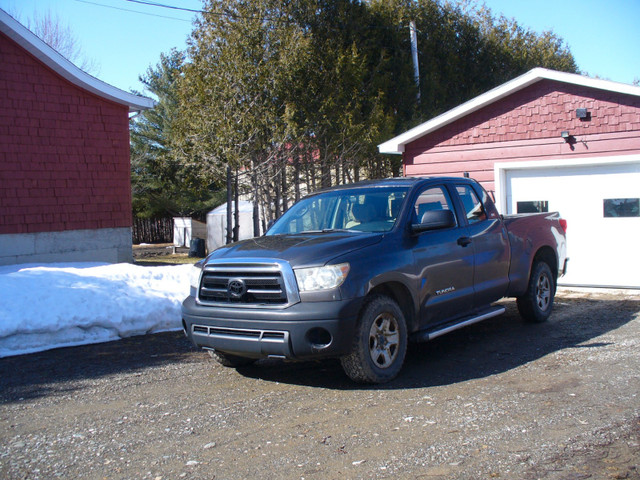 2011 Toyota Tundra SR5 in Cars & Trucks in Gaspé - Image 2