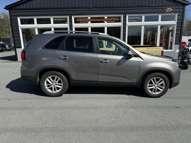 2014 KIA Sorento AWD 4dr V6 Auto LX VERY CLEAN Only $6995 in Cars & Trucks in Bedford - Image 2