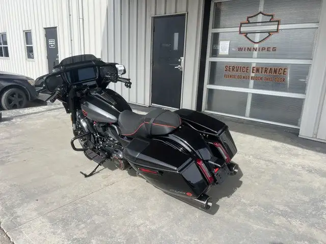 2025 Harley-Davidson FLHXSE - CVO Street Glide in Sport Touring in Winnipeg - Image 6