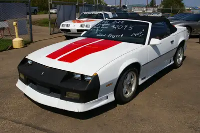 157,089 km's. Looks to be all original, fully loaded but would need an A/C condenser, it was removed...