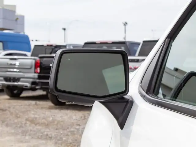 2022 Chevrolet Silverado 1500 Crew Cab Short Box 4-Wheel Drive R in Cars & Trucks in Edmonton - Image 12