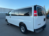 2025 CHEVROLET EXPRESS G3500 LT - 12 Passenger - 6.6 Lit - 8 Cylinder Gasoline engine. White exterio... (image 9)