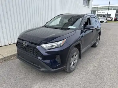 PRIX ET QUALITÉ IMBATTABLE venez découvrir notre TOYOTA RAV4 2022 XLE AWD BAS KM ECRAN TOIT OUVRANT...