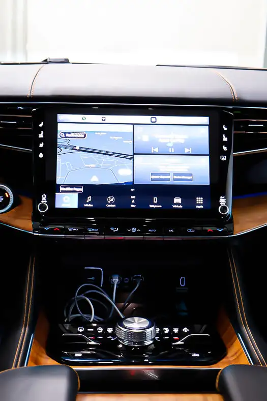 2024 Jeep Grand Wagoneer SERIES III + 4X4 + TOIT OUVRANT PANO CU in Cars & Trucks in Laval / North Shore - Image 24
