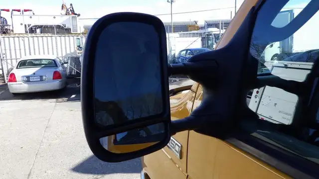 2015 ford Econoline E-450 Cube Van With Bucket in Heavy Trucks in Richmond - Image 26