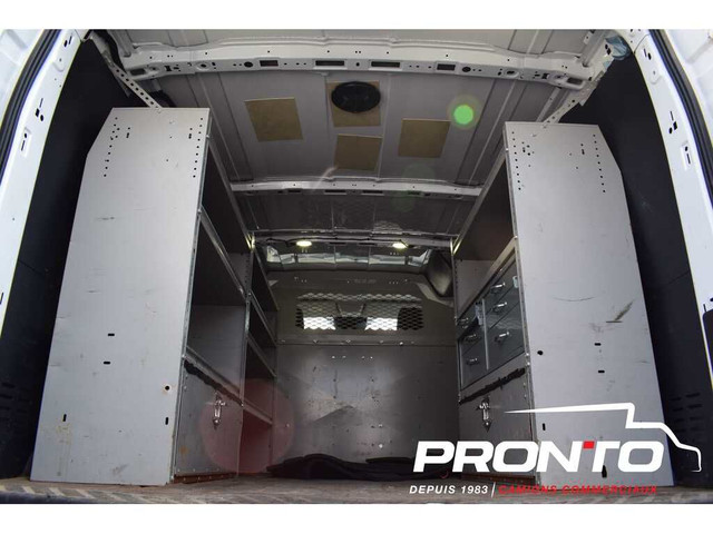 2017 Ford Transit Cargo Van T-250 130WB ** FULL RACK ** EN PRÉPA in Cars & Trucks in Laval / North Shore - Image 3