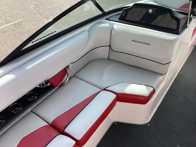 2014 Moomba Mobius LSV in Powerboats & Motorboats in Edmonton - Image 11