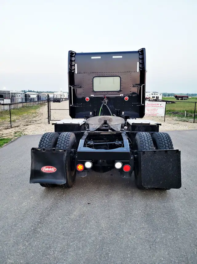 Peterbilt 389 Tandem Tractor Truck in Heavy Trucks in Red Deer - Image 6