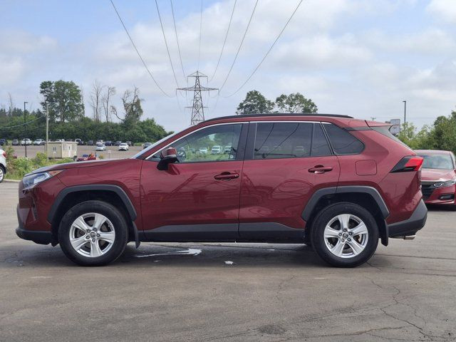 2020 Toyota RAV4 XLE AWD | Sunroof | Radar Cruise in Cars & Trucks in Guelph - Image 2