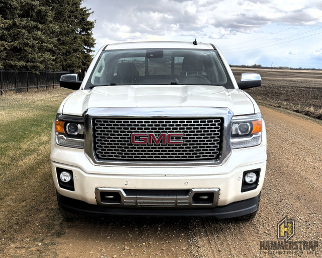 2014 GMC Sierra 1500 Denali 6.2L 4x4 Crew Cab Pickup Truck in Cars & Trucks in Edmonton - Image 2