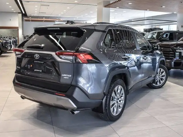 2022 Toyota RAV4 Limited in Cars & Trucks in Calgary - Image 9