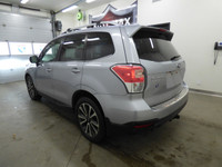 Automatique (AWD), 156,000 km (certifié), Édition "2.0XT Limited w / Tech Pkg", Aileron, Air climati... (image 1)