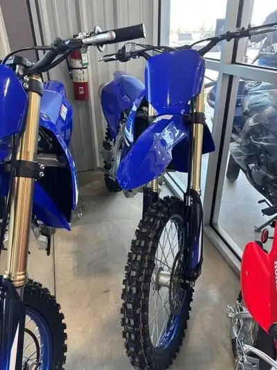 2025 Yamaha YZ450F Team Yamaha Blue Here to continue its reign, the AMA pro Motocross & Supercross c...