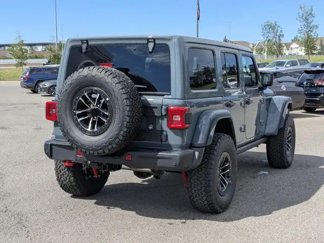 2025 Jeep Wrangler Rubicon X - 35 A/T TIRES - BEADLOCK RIMS dans Autos et camions dans Calgary - Image 8