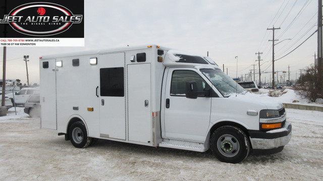 2017 CHEVY Express 3500 AMBULANCE in Cars & Trucks in Edmonton - Image 4