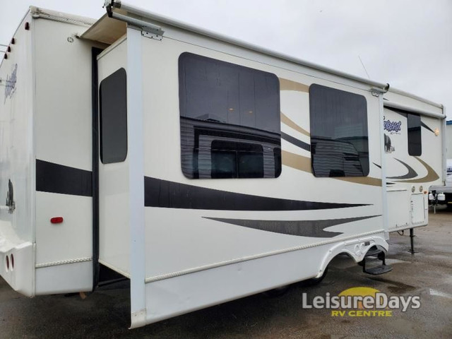 2010 Forest River RV Cedar Creek Silverback 29RE in Travel Trailers & Campers in Ottawa - Image 4