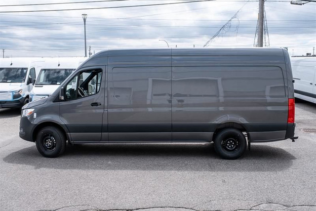 2025 Mercedes-Benz Sprinter 2500 170 Wheelbase High Roof RWD dans Autos et camions  à Laval/Rive Nord - Image 3