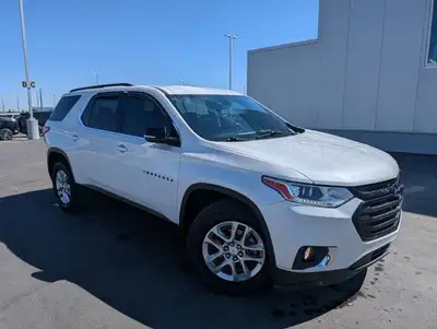Welcome aboard this pre-owned 2019 Chevrolet Traverse LT Cloth, presenting a versatile and spacious...