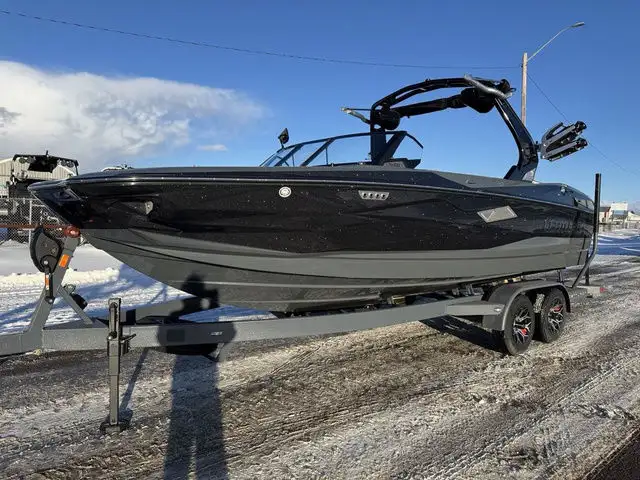 2025 Centurion NV233 in Powerboats & Motorboats in Kelowna - Image 3