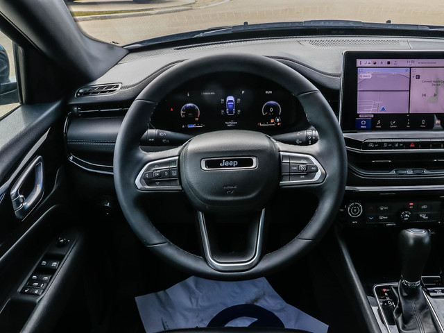2025 Jeep Compass Altitude 4WD | Keyless Entry | Back-up Came... in Cars & Trucks in London - Image 3
