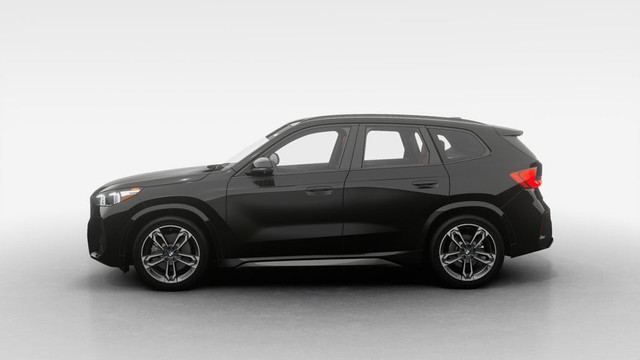 2025 BMW X1 xDrive28i | M Sport | Noir Saphir métallisé in Cars & Trucks in City of Montréal - Image 4