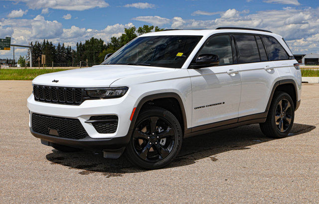 2025 Jeep Grand Cherokee Altitude in Cars & Trucks in Strathcona County