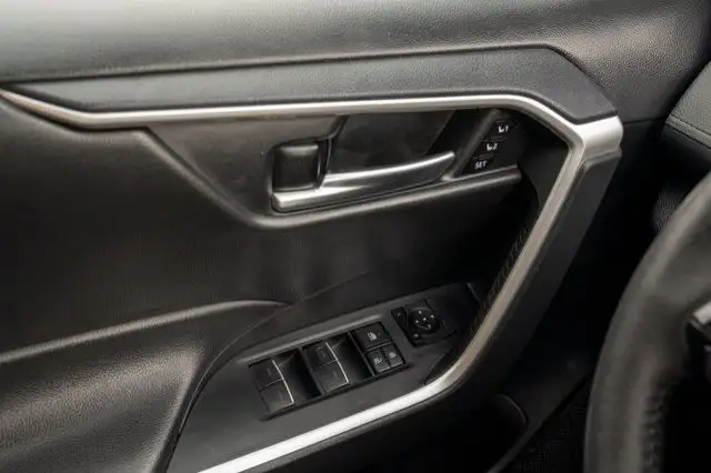 2024 Toyota RAV4 Hybrid XLE dans Autos et camions dans Ville d’Edmonton - Image 25