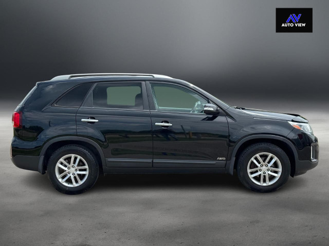 2015 Kia Sorento LX **VERY WELL SERVICED** in Cars & Trucks in Hamilton - Image 4