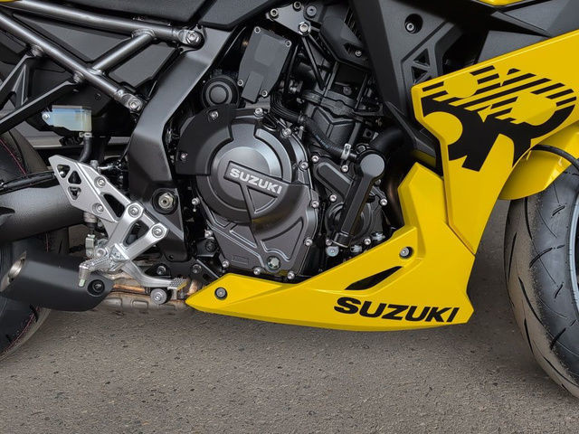 2025 Suzuki GSX 8R in Street, Cruisers & Choppers in Calgary - Image 3