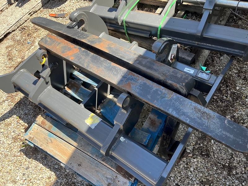 2023 CASE 60 INCH UTILITY PALLET FORKS Farming Equipment Chatham