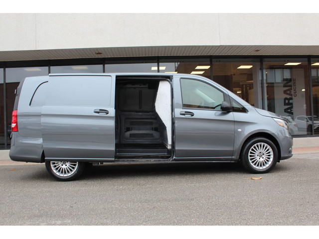 2019 Mercedes-Benz Metris Cargo Van 135\" - EXTENDED in Cars & Trucks in City of Toronto - Image 2