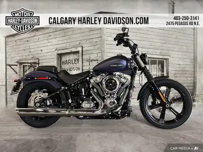 Born to be yours. The Street Bob is a lean, mean bobber with mini-ape handlebars, mid-mounted foot c...