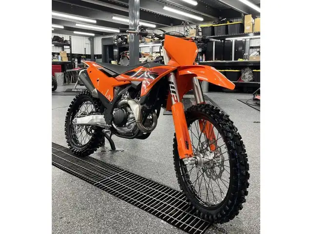 2025 KTM 450 SX-F in Dirt Bikes & Motocross in Granby - Image 9